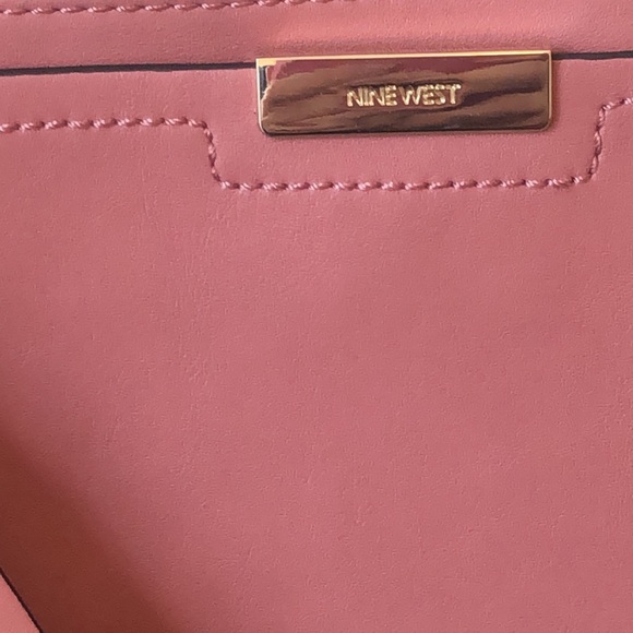 Pink Nine West wristlet bag - Picture 2 of 5